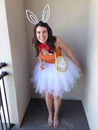 Cosplay ist ein zeitvertreib, bei dem die teilnehmer sich als bestimmte charaktere verkleiden oder sie spielen. Alice Im Wunderland Kostum 30 Ideen Fur Kinder Und Erwachsene