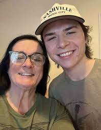 Sharon Pohlman's Instagram, Twitter & Facebook