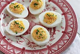 Recette Classique Oeufs Mimosa Blancs D Oeuf Remplis De Melange De Jaunes D Oeufs Mayonnaise Moutarde Sel Poivre Alimentation Recettes Retro Idee Recette
