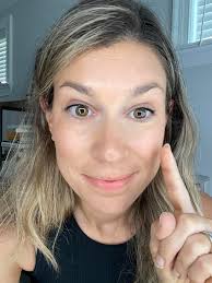 Can you spot the difference in my left and right eye?