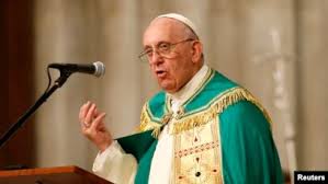 L'ancien pape a publiquement exhorté son successeur françois à abandonner l'idée d'ordonner prêtres des hommes mariés. Le Pape Francois A La Cathedrale Saint Patrick De New York