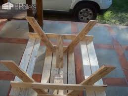 Adorable Children S Pallet Picnic Table Petite Table Avec Bancs En Palette 1001 Pallets Wood Table Rustic Pallet Picnic Tables Picnic Table
