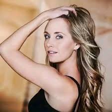 I need a rose 🌹 from the heart that truly love me from any part of the  world, I Amber Marshall loves you too❤️❤️🥰