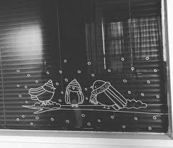 Mit abwaschbaren stiften das fenster verzieren und jedem ein lächeln ins gesicht zaubern. 150 Fenstermalerei Raamtekening Wandmalerei Ideen In 2021 Fenster Kunst Kreidemalerei Kreidebilder