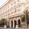 Italiens drittgrösste bank und das älteste geldinstitut der welt ächzt unter einem riesigen berg fauler kredite. Https Encrypted Tbn0 Gstatic Com Images Q Tbn And9gcrk0alfixia Iuw826n3hyucby Vdic2o2zxcf D94bjjxbjceh Usqp Cau