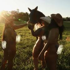 bonjour Juillet 🌾 @greymarcjohnson @missthickntatted @thebestcynn