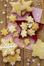 20 Idees De Petits Gateaux Faciles Pour Noel Magazine Avantages En 2020 Recette Petit Sable Dessert Noel Sables De Noel