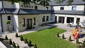 Retrasa si indepartata de aglomeratia si rutina orasului, pensiunea turnul alb va ofera conditiile necesare relaxarii si odihnei la natura. Bed Breakfast In Sovata Mures And Its Surroundings