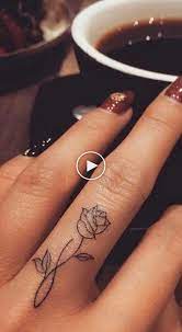 54 Kleine Betekenisvolle Tatoeages Voor Vrouwen Pagina 2 Van 6 Stijlvol Konijntje Am Finger Tattoo For Women Finger Tattoo Designs Hand Tattoos For Women