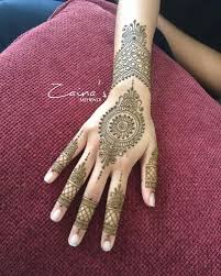 Indian mehandi designs dont have lots of empty spaces in their patterns which is what distinguishes it from its arabic counterpart. Simple Mehndi Designs For Front Back Hand K4 Fashion