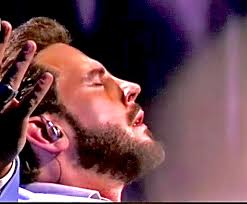 Listening to ✨Marooned✨ is listening to your own soul! Something unique!  Magical! It's like finding yourself in every note, in every chord!