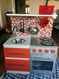 Un Tutoriel Complet Pour Construire Une Cuisine Pour Enfant Facilement A Partir De Meubles Ikea Et D Un Peu Cuisine Enfant Fabriquer Cuisine Cuisine En Carton