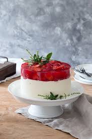 Kase Sahne Torte Mit Erdbeeren Culirena Leckere Torten Kase Sahne Torte Lebensmittel Essen