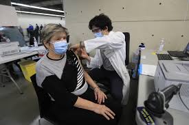 It was written by pascal sevran, serge lebrail and pascal auriat. Bientot 77 Des 60 Ans Et Plus Vaccines A Montreal La Presse