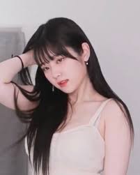 쵸단 얼굴형 윤곽하고온거겠지?...