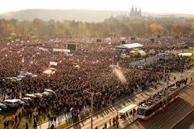 Последние твиты от milion chvilek pro demokracii (@milionchvilek). Dvacet Vyjevu Z Letenske Demonstrace Milionu Chvilek Pro Demokracii Ct24 Ceska Televize