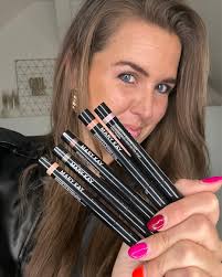 💎 Emerald Noir VS. Sapphire Noir 💎 Welche Mary Kay® Eye Color Palette ist  euer Favorit? #makeup #look #marykay http://goo.gl/UAsGBJ