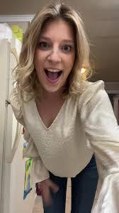 Melanie Mansfield's Instagram, Twitter & Facebook