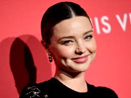238 best miranda kerr hair images on pinterest www.thehairstyler.com. Miranda Kerr Got Face Framing Highlights Straight Out Of 2001 Allure