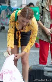 Bending Over Girl Candid Downblouse – Sexy Candid Girls
