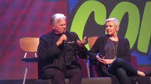 She knows better than most people. Richard Dean Anderson Talks New Macgyver At Wales Comic Con April 2019 Youtube