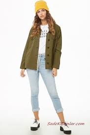 Bayan Pantolon Ceket Kombinleri Mavi Skinny Kot Pantolon Beyaz Tisort Yesil Keten Ceket Beyaz Dolgu Topuk Ayakkabi Mont Skinny Pantolon