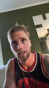 Beställ en personlig video från Dennis Johansson