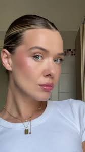 Benefit Cosmetics Italy Moone Blush Review