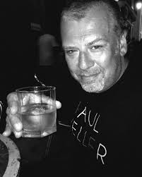 With a heavy heart, we have received the news of the passing of Dave King.  For 30 years, Dave was the undisputed pillar of our pub. Colleagues and  regular guests share in