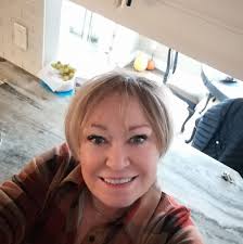 Looking for a good murder mustery book!