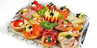 Das Auge Isst Mit 51 Kreative Ideen Fur Kalte Platten Deko Feiern Zenideen Das Auge Isst Mit Buffet Essen Essen Dekorationen