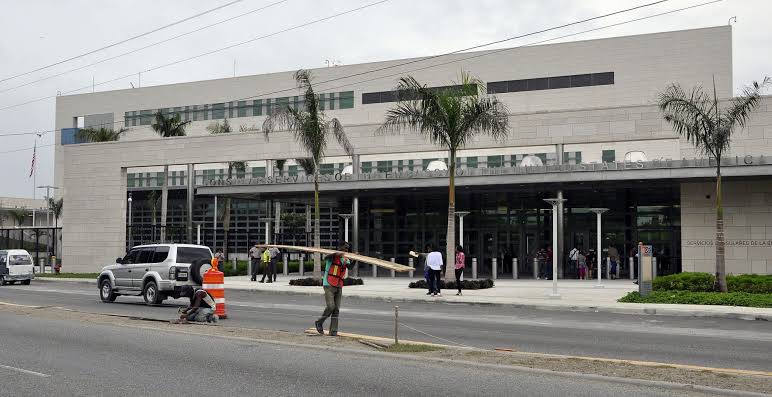 Embajada de Estados Unidos en RD da a conocer listado de objetos no permite llevar a sus instalaciones - 7dias.com.do