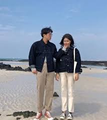 Tanpa gairah roni mengeluarkan sepeda motor dari ruang tamu. Lucu Dan Romantis Cobain Deh Couple Outfits Ala Korea Bareng Pacar Diadona Id