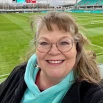 What are some recommendations for young adults visiting St. Louis?