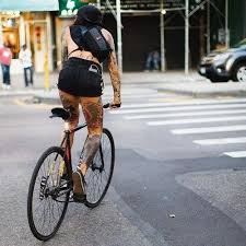Ride With Style Bike Bikeride Bicycle Bikelove Rideyourbike Roadbikewomen Roadbikeaccessories Roadbike Fahrrad Stil Fahrradkurier Madchen Auf Fahrradern