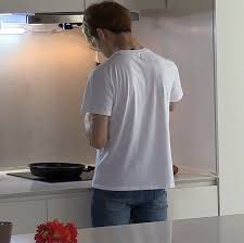 Download now nggak cuma ganteng 5 seleb cowok ini karya fotonya keren banget. Dipeluk Dari Belakang Rekomendasi Yang Bagus Di 2021 Pacar Pria Gambar Teman Selebritas