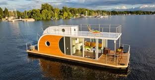 Nautilus Houseboat Des Mini Maisons Flottantes Allemandes Maison Flottante Hangar A Bateaux Et Mini Maison
