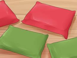 Untuk menambah kemeriahan natal, rumah biasanya dihias dengan berbagai ornamen khas. 3 Cara Untuk Menghias Rumah Untuk Perayaan Natal Wikihow