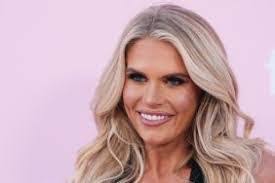 Ashley Knisley's Instagram, Twitter & Facebook