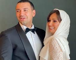 تزوج معز في البداية من سارة ملكة جمال الجامعة الأمريكية ولم يطلقها حيث تزوج بعدها بسنت نور الدين المرشدة السياحية، ولكن لم يستمر الزواج إلا 6 أشهر فقط بسبب اختلاف في الآراء وعلمها بعدم. Ø´Ø§Ù‡Ø¯ Ø£Ø­Ø¯Ø« Ø¸Ù‡ÙˆØ± Ù„Ù„Ø¯Ø§Ø¹ÙŠØ© Ù…Ø¹Ø² Ù…Ø³Ø¹ÙˆØ¯ ÙˆØ²ÙˆØ¬ØªÙ‡ Ø§Ù„ÙÙ†Ø§Ù†Ø© Ø­Ù„Ø§ Ø´ÙŠØ­Ø© Ø¨Ø±ÙÙ‚Ø© Ø£Ø¨Ù†Ø§Ø¦Ù‡Ù… Ø§Ù„Ø³ØªØ© ØµØ­ÙŠÙØ© Ø§Ù„Ù…Ø±ØµØ¯