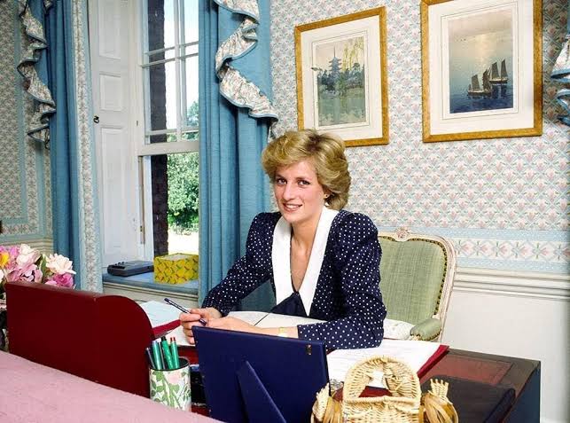19 pictures take you inside Princess Diana's private living quarters at  Kensington Palace | Vogue India