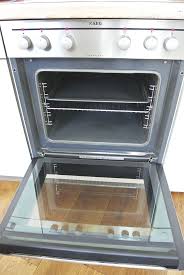 Backofen Reinigen Ohne Chemie So Wird Dein Ofen Strahlend Sauber Rosanisiert Backofen Reinigen Backofen Reinigen Hausmittel Haushaltsreinigungstipps