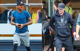 Coordinate the size with your hair style. How To Wear A Snapback Hat With Long Hair