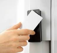 RFID-Tag in der Windschutzscheibe für die Zugangskontrolle