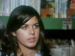 Hababam sınıfı sınıfta kaldı, ilk filmin yapımından bir sene sonra vizyona giren film. Semra Ozdamar Biyografya