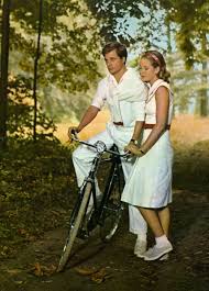 Lino Capolicchio Dominique Sanda In Il Giardino Dei Finzi Contini 1971 Director Vittorio De Sica Personajes Belleza Jardines