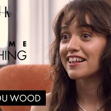 Aimee Lou Wood Bonded With Her 'The White Lotus' Cast Mates Over Their Star  Signs