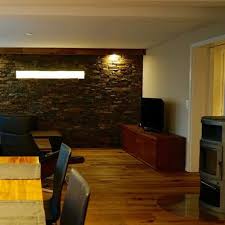 Die steinwände tragen zu einer einzigartigen einrichtung im landhausstil bei. Stone Brothers Steinwand By Buschlen Innenausbau Be Creative