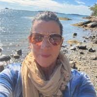 Francine Murphy's Instagram, Twitter & Facebook