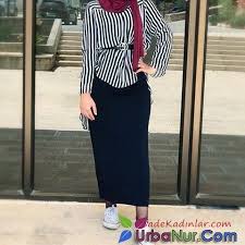 2019 Tesettur Etek Gomlek Kombinleri Siyah Uzun Dar Etek Siyah Kemerli Cizgi Desenli Gomlek Hijab Fashion Muslim Fashion Outfits Fashion